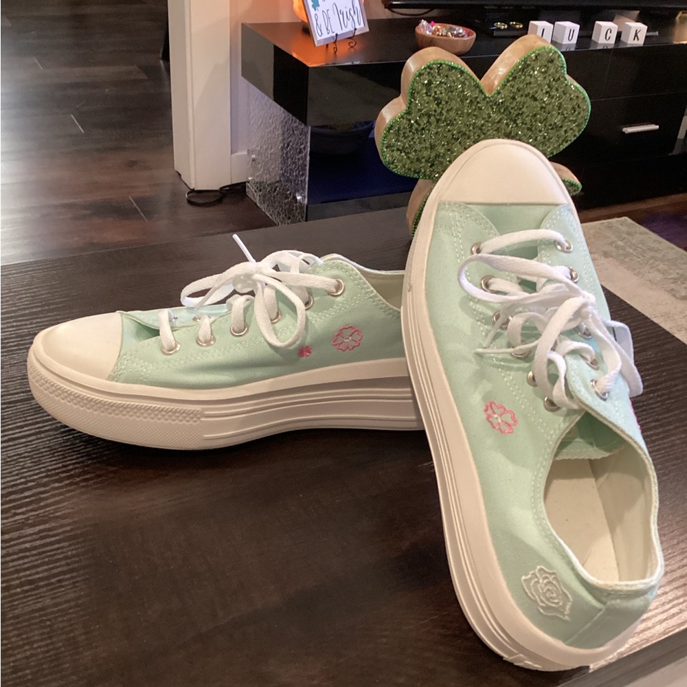 EUC - WORN ONCE - Converse -Women's Mint Green Sneakers - Sz 10.5!!!